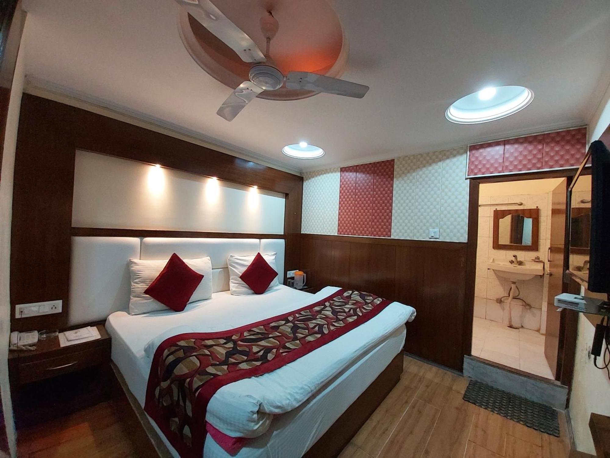 Goroomgo Moon Nainital Near Naini Lake - Parking & Lift Facilities -Hygiene And Spacious Room - Best Seller Экстерьер фото
