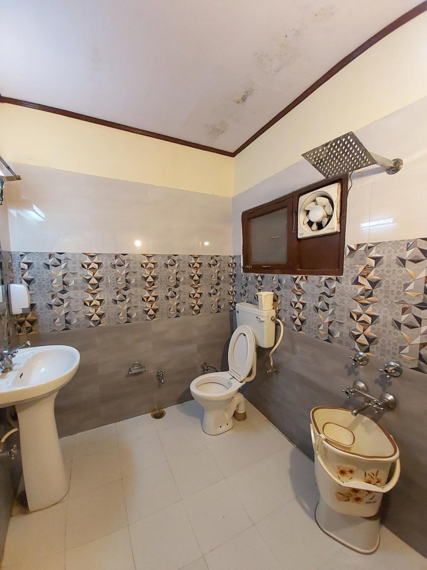 Goroomgo Moon Nainital Near Naini Lake - Parking & Lift Facilities -Hygiene And Spacious Room - Best Seller Экстерьер фото