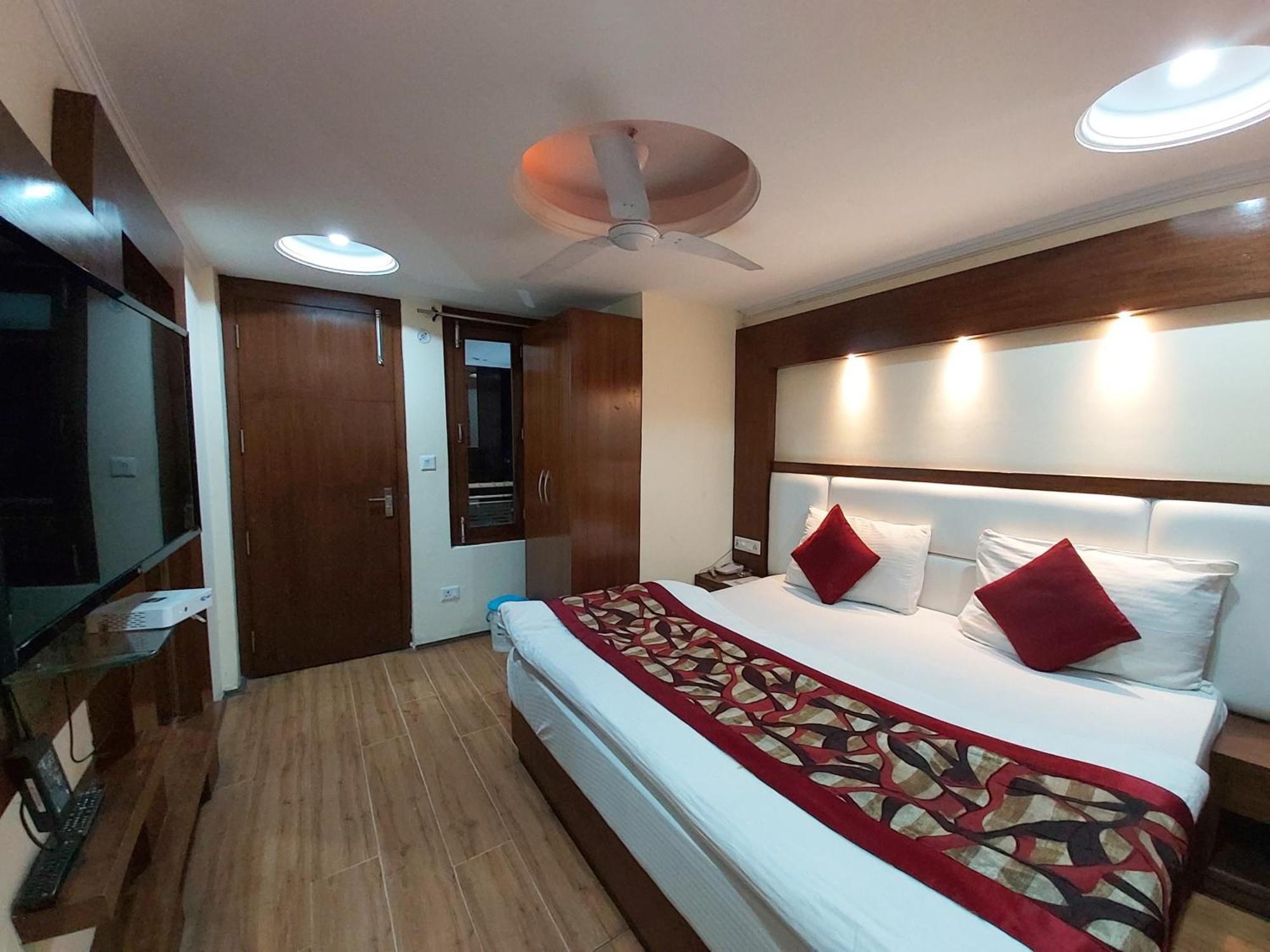 Goroomgo Moon Nainital Near Naini Lake - Parking & Lift Facilities -Hygiene And Spacious Room - Best Seller Экстерьер фото
